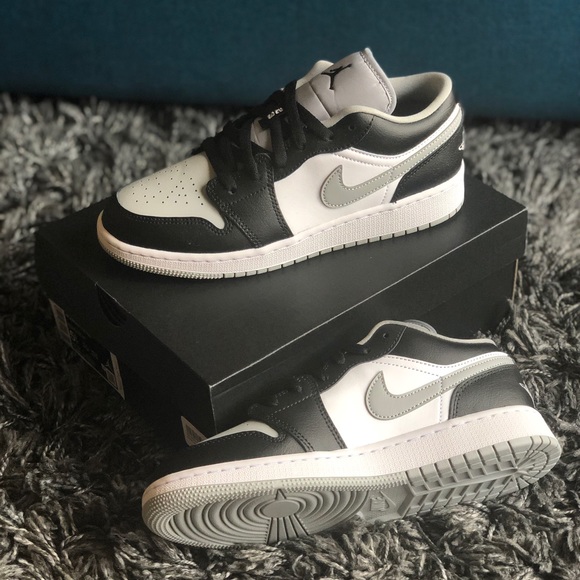 Jordan 1 Low Light Smoke Grey - Picture 3 of 4